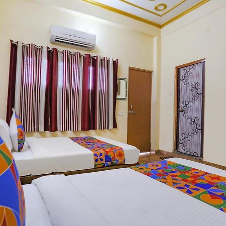 Fabhotel Shivam Palace Варанаси Екстериор снимка