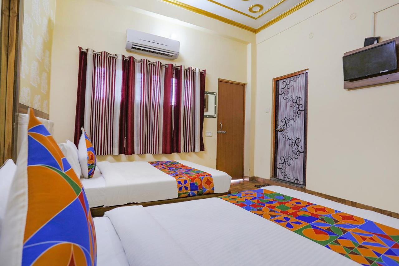 Fabhotel Shivam Palace Варанаси Екстериор снимка