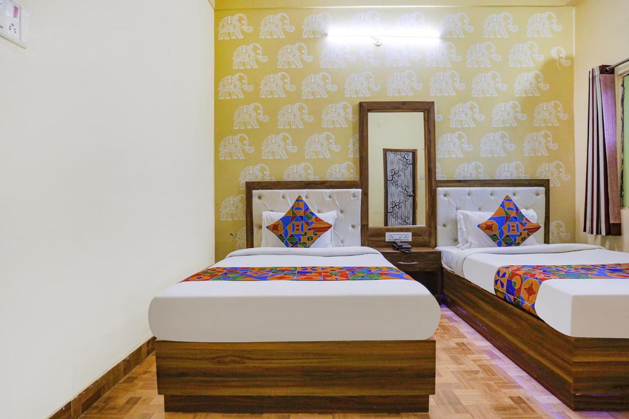 Fabhotel Shivam Palace Варанаси Екстериор снимка