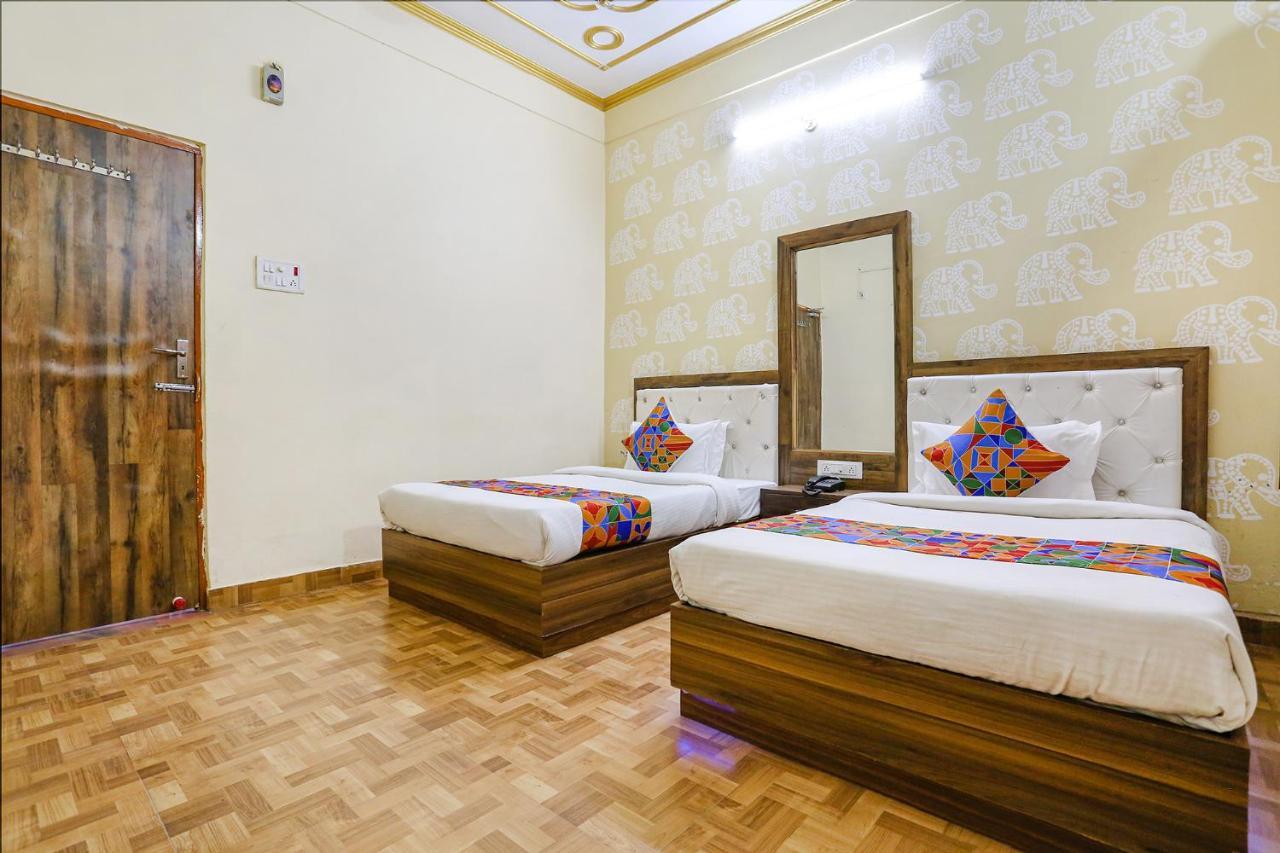 Fabhotel Shivam Palace Варанаси Екстериор снимка