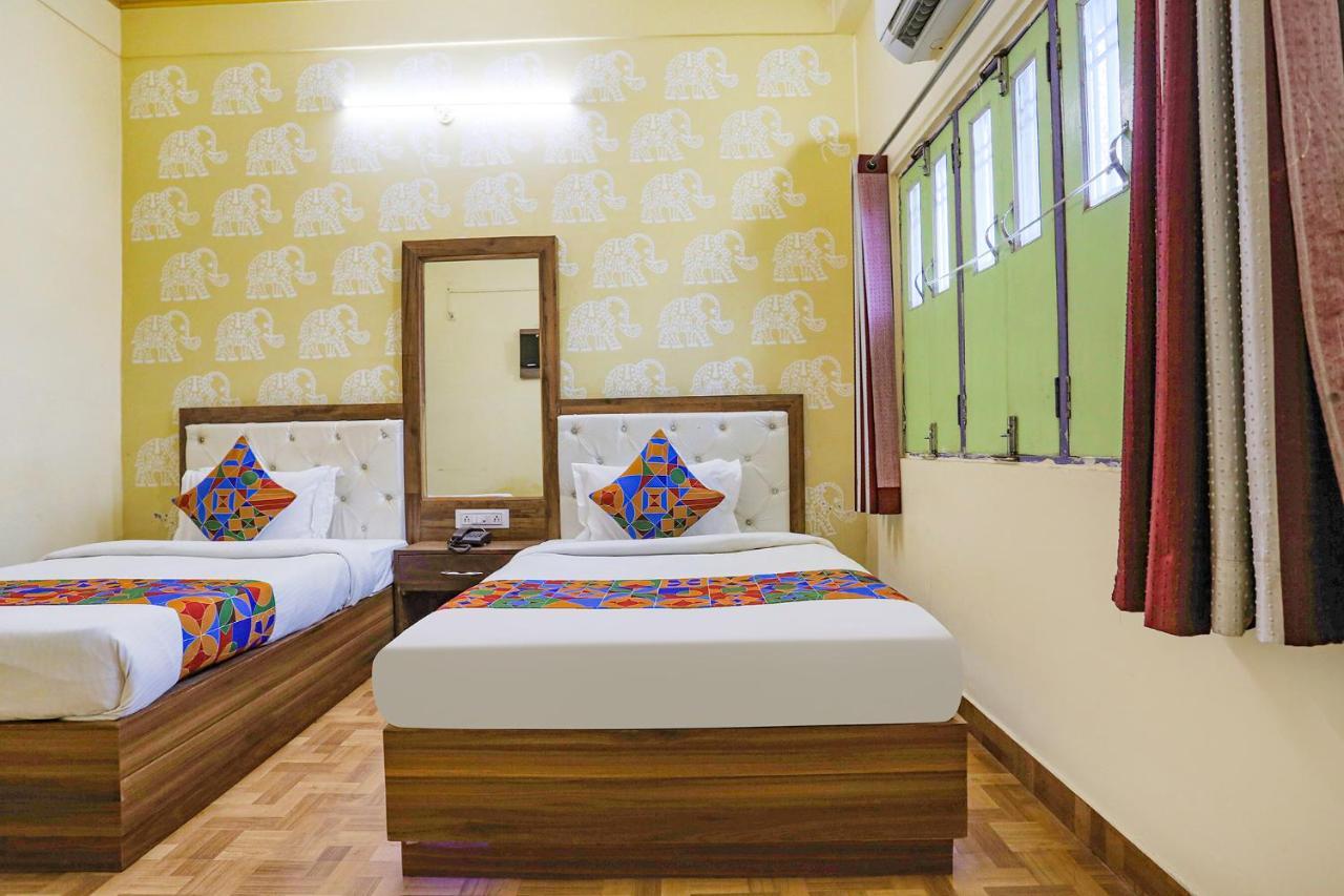 Fabhotel Shivam Palace Варанаси Екстериор снимка