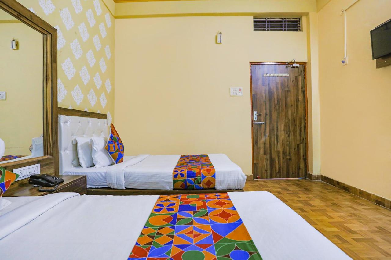 Fabhotel Shivam Palace Варанаси Екстериор снимка