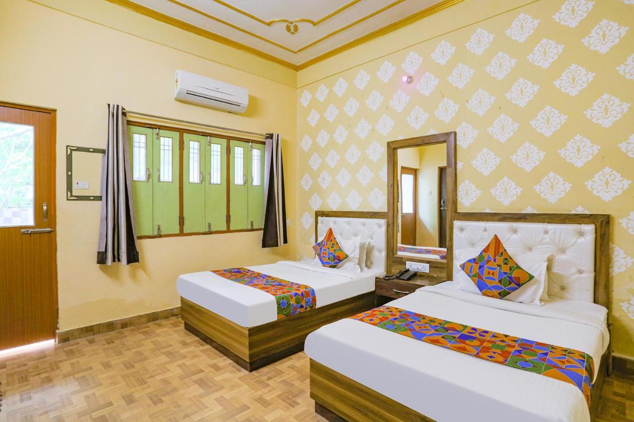 Fabhotel Shivam Palace Варанаси Екстериор снимка