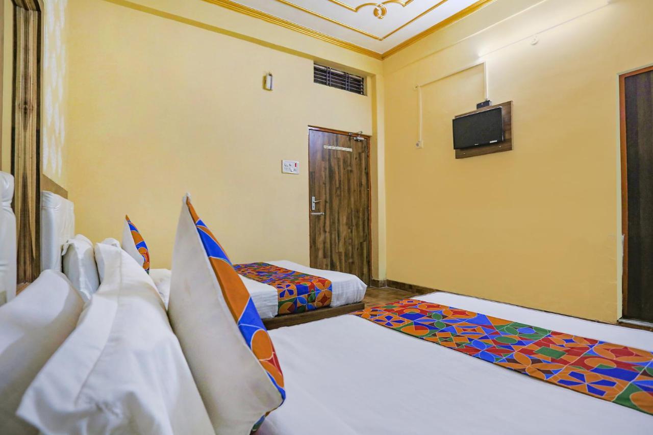Fabhotel Shivam Palace Варанаси Екстериор снимка