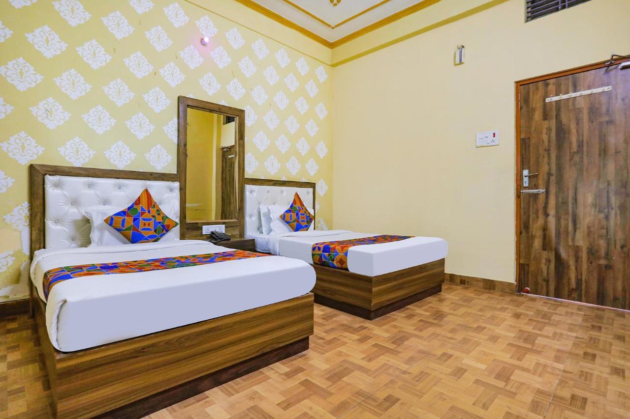 Fabhotel Shivam Palace Варанаси Екстериор снимка