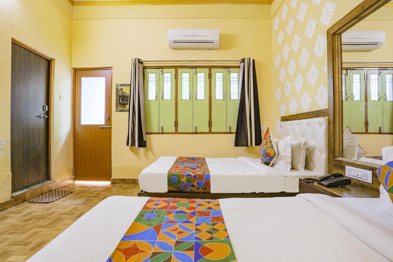 Fabhotel Shivam Palace Варанаси Екстериор снимка
